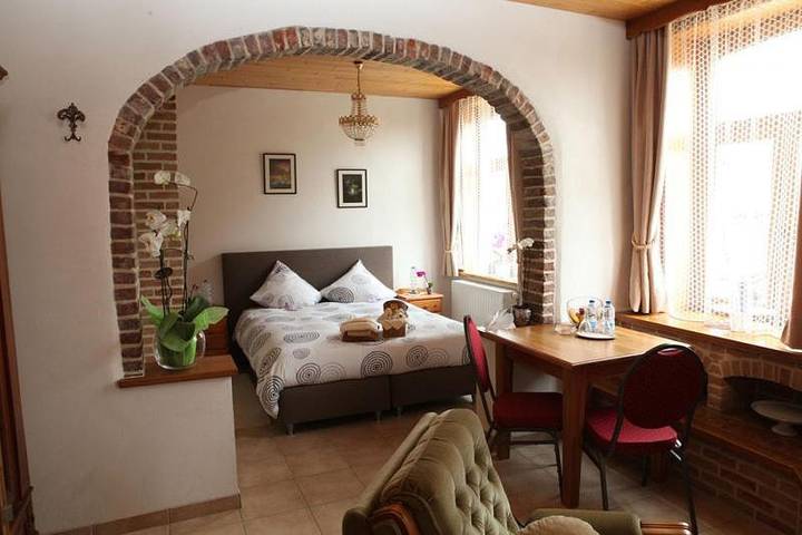 Chambre d’hôte pour 2 personnes, avec terrasse et vue, animaux acceptés à Kortessem