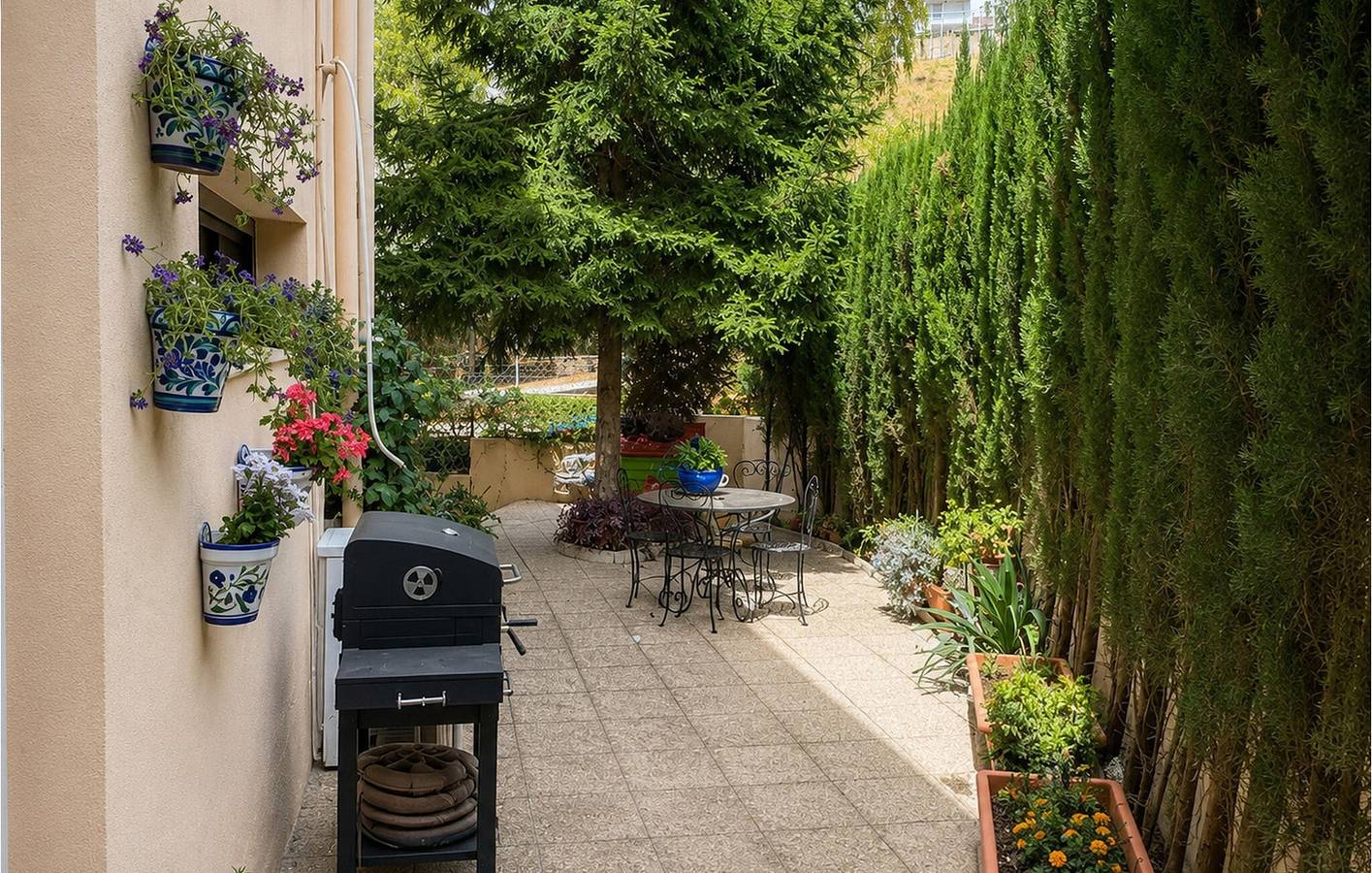 Acogedor apartamento de 2 dormitorios con piscina, WiFi y chimenea cerca de Lancha del Genil in Entorno de Sierra Nevada, Cenes de la Vega