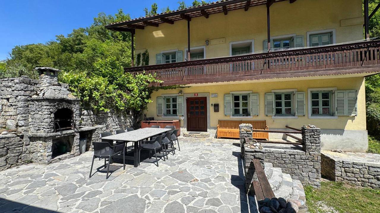 Hisa Betin 4 bedroom Holiday Home in Soca Valley in Tolmin, Slowenien