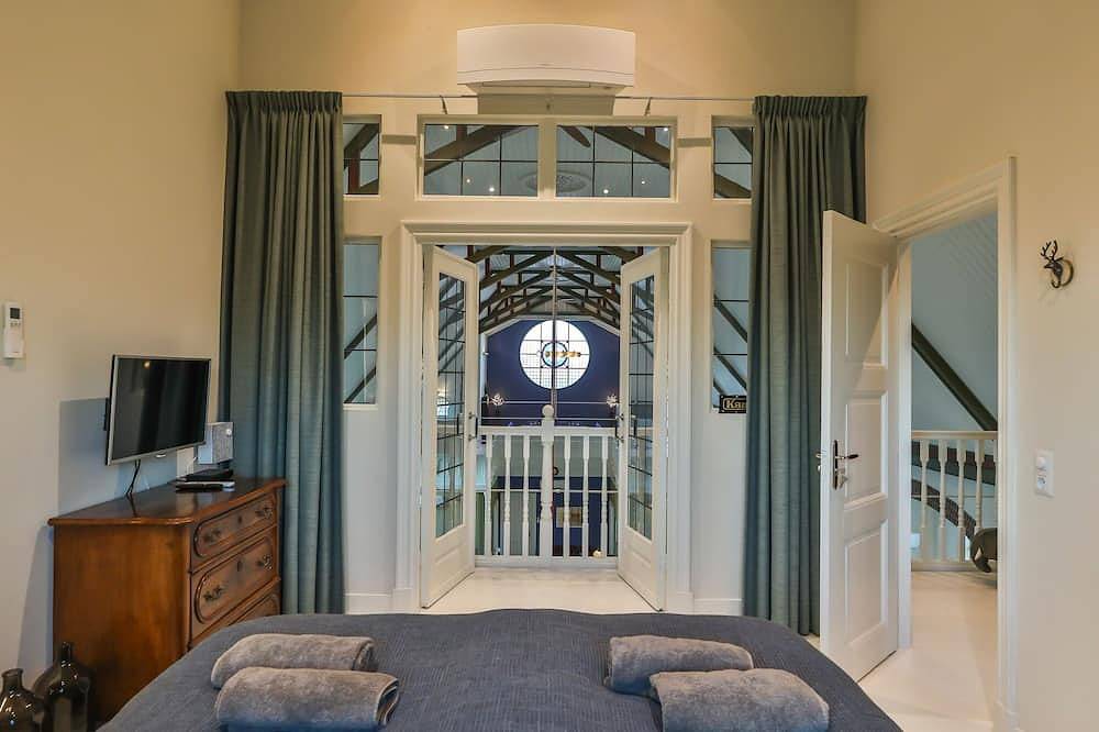 Church conversion for a unique stay and experience: 5 bedrooms and 5 bathrooms in Niederländische Nordsee