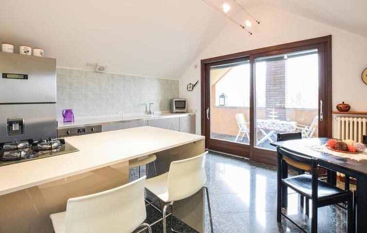 Gîte pour 5 personnes, avec piscine et terrasse à Merone - 4