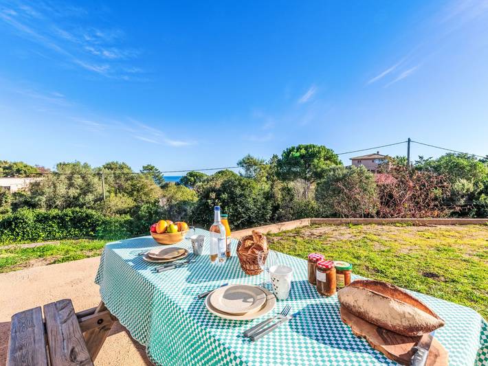 Location de vacances pour 2 personnes, avec Terrasse et Jardin à Sari-Solenzara