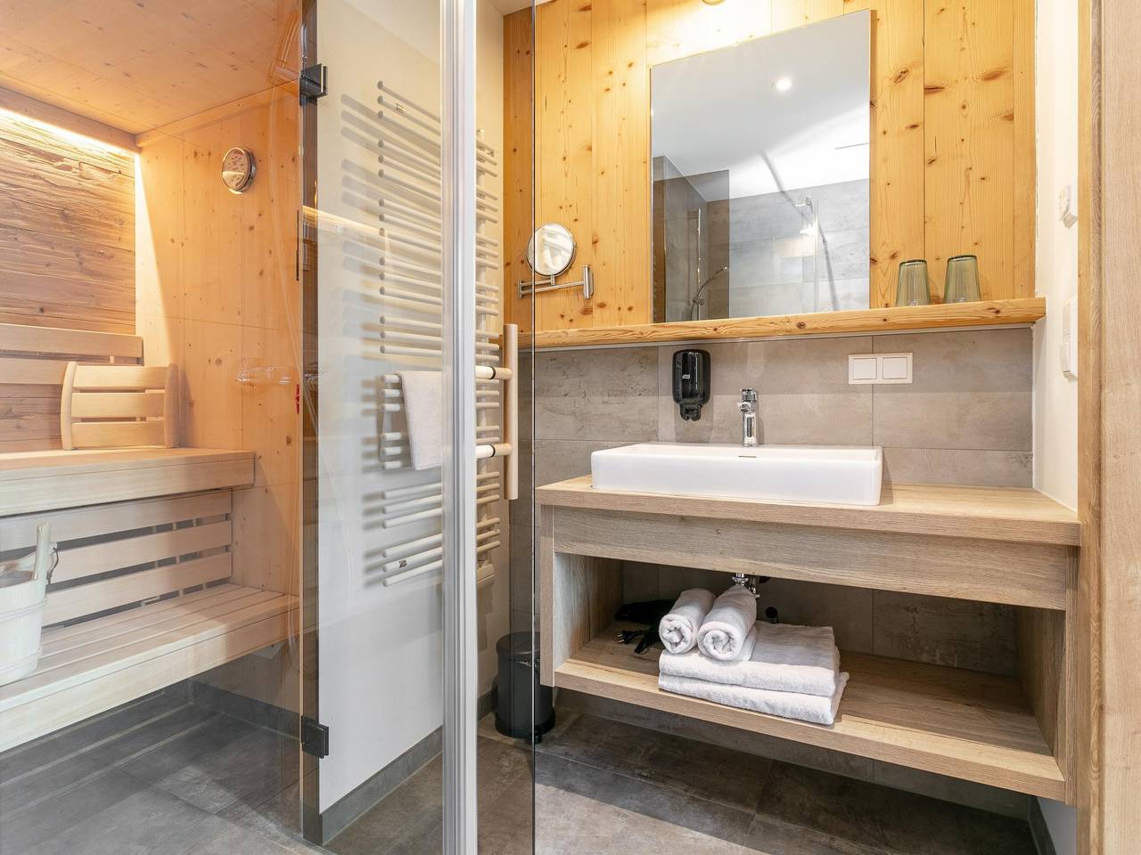 Ganze Wohnung, Wohnung mit privater Sauna und Balkon in Haus, Schladming-Dachstein