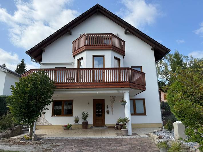 Ganze Ferienwohnung, Ferienwohnung Am Kruchenplan - Fw mit offenen Wohnzimmer mit Küche und Balkon, 2 Schlafzimmer und Bad - 95qm für max. 5 Personen in Mühlhausen, Unstrut-Hainich-Kreis
