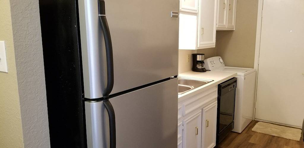 West Lubbock Townhouse, in der Nähe von Einkaufsmöglichkeiten, einfachen Zugang zu Tech & Downtown in Lubbock, Lubbock County