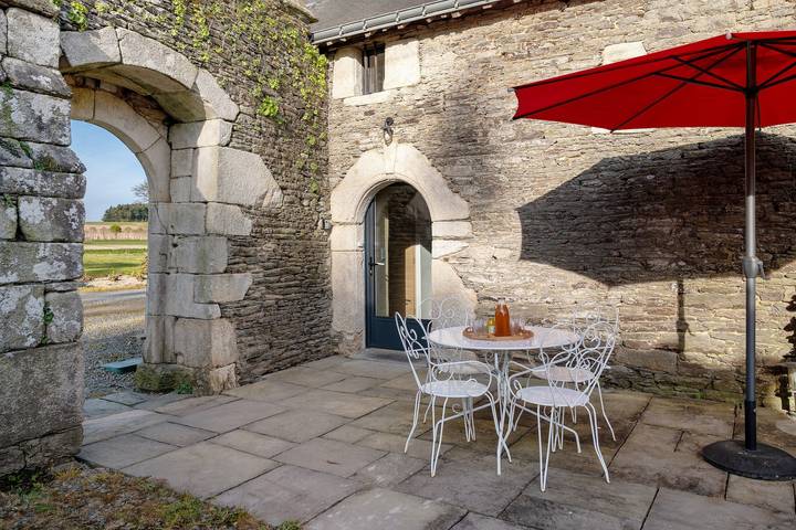 Holiday Home "Gîte - Le Nid de Bréhaut" with Terrace, Garden & Wi-Fi in Taupont, Vannes region