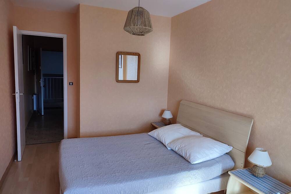 Entire apartment, Apartment sea view, 50m from the beach Trestel en Trévou Tréguigne 22260 in Trévou-Tréguignec, Pink Granite Coast