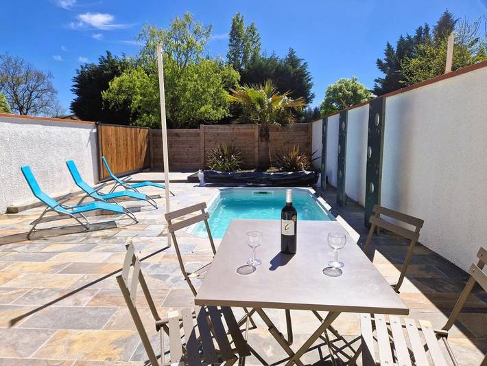 Gîte pour 8 personnes, avec jardin ainsi que vue et piscine à Peyrole