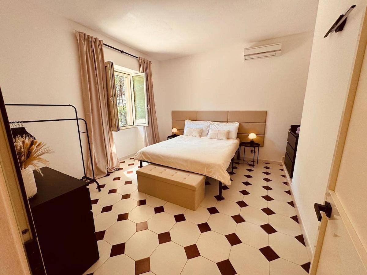 Villa mit großem Garten und Aufstellpool, 800m zum Meer, Lido Marini in Lido Marini, Golfo di Taranto