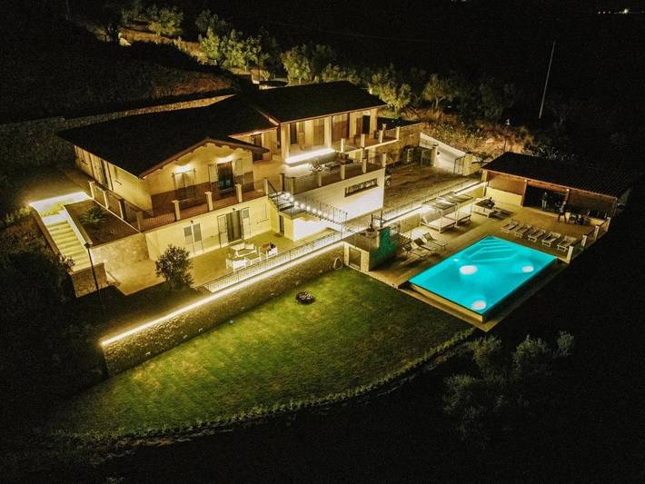 Villa per 16 persone, con Balcone e Idromassaggio nonché Terrazza e Giardino in Costa Ionica Calabria