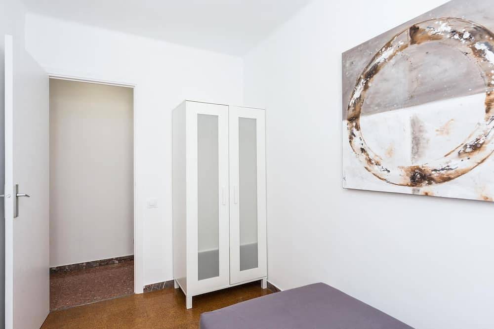 Apartamento entero, 20km from Barcelona 5-10 min.walk from beach/train. matarolux10 in Mataró, Costa del Maresme