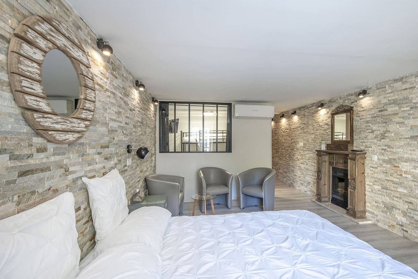 Entire apartment, Ac Apartment near Vieux-Port & Panier in Marseille, Mediterranean Coast (France)
