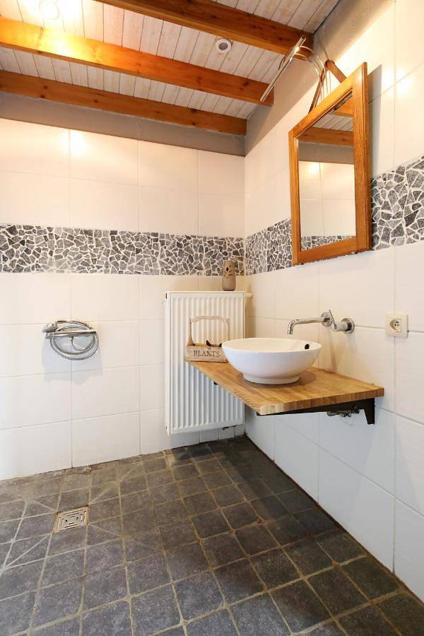 Location de vacances pour 16 personnes, avec terrasse et jardin ainsi que sauna et vue dans Braine-le-Comte - 2