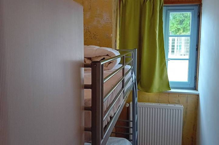 Gîte pour 4 personnes, avec terrasse et piscine ainsi que jardin et jacuzzi à Pomas - 3