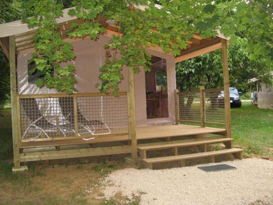 Flower Camping les Nauves - Canvas and wooden tent 5 persons - Standard Lodge (Without Sanitary Facilities) in Belvès, Périgord Noir