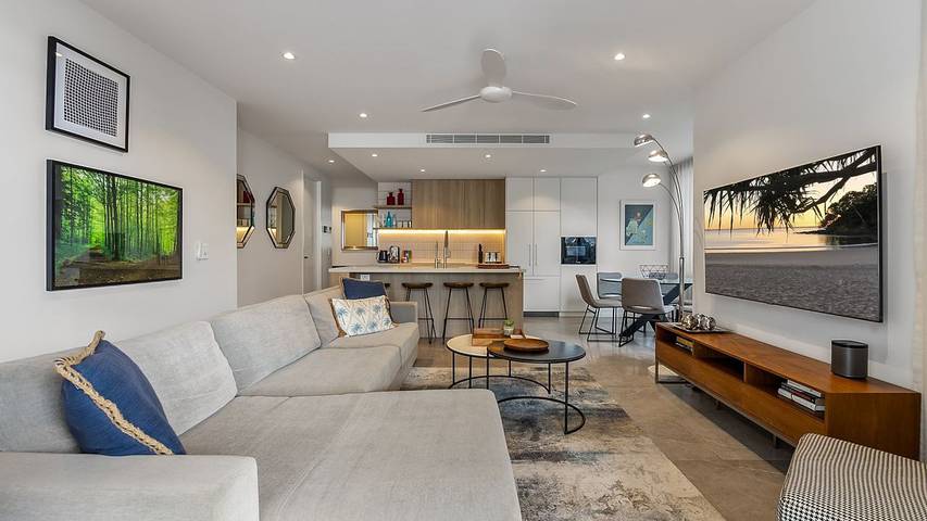 Holiday letting for 7 people, with pool in Sunshine Coast