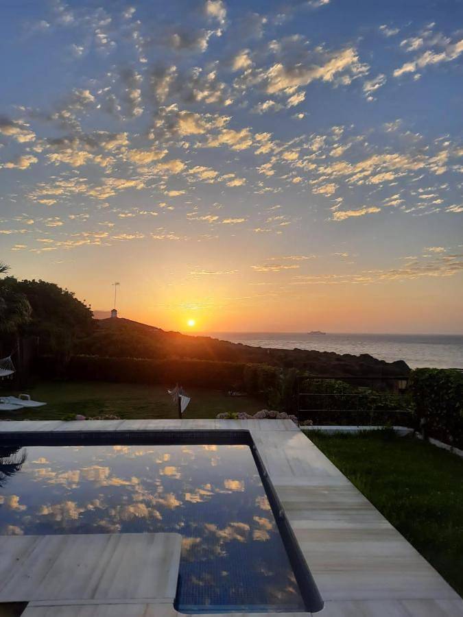 Chalet para 8 personas, con Balcón y Terraza además de Jardín y Piscina en Algeciras