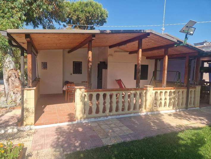 Casa vacanza per 4 persone, con terrazza e giardino a Santa Caterina dello Ionio