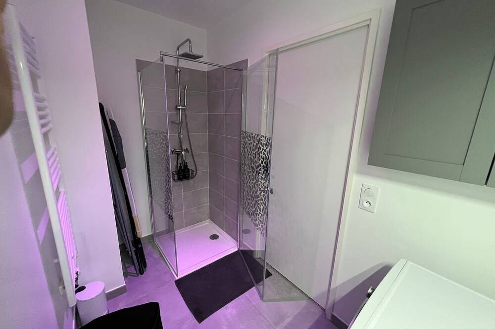 Entire apartment, Appartement Cosy Avec Terrasse in Poissy, Yvelines