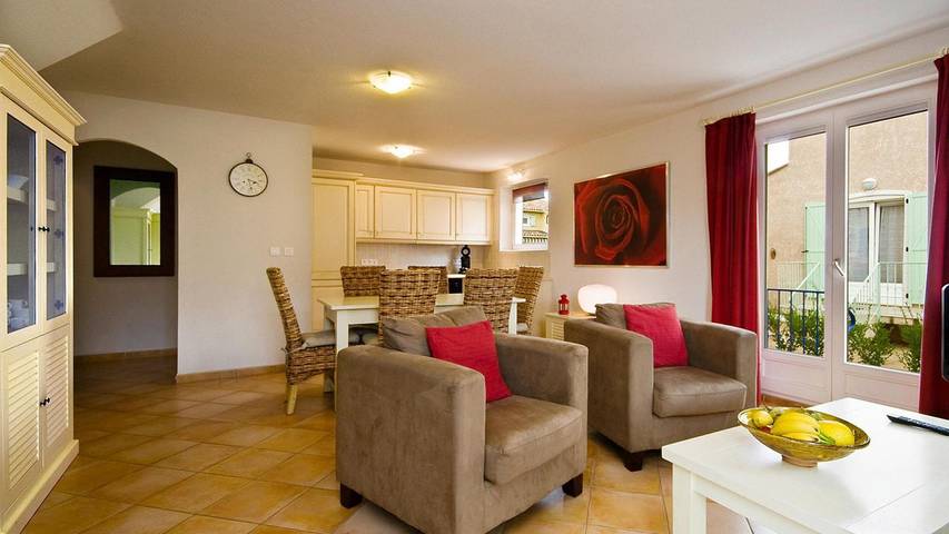 Location de vacances pour 8 personnes, avec jardin ainsi que piscine et jacuzzi à Vidauban - 3