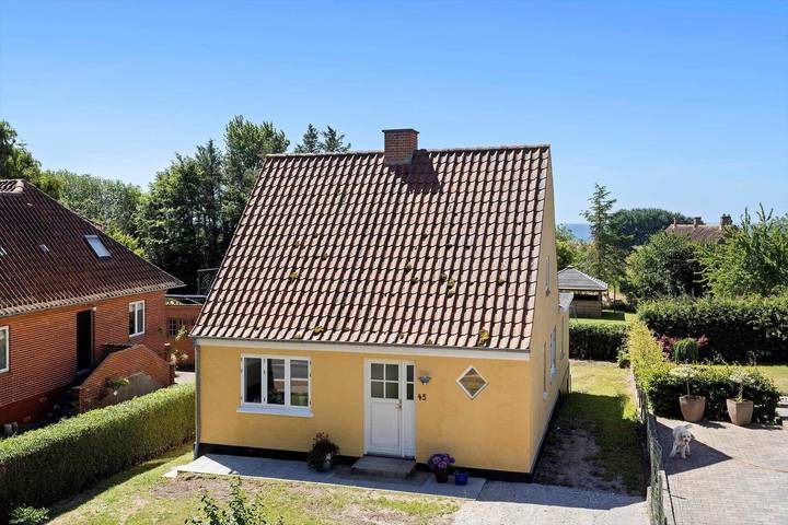 Ferieudlejning for 6 personer, med terrasse, børnevenlig på Ærø