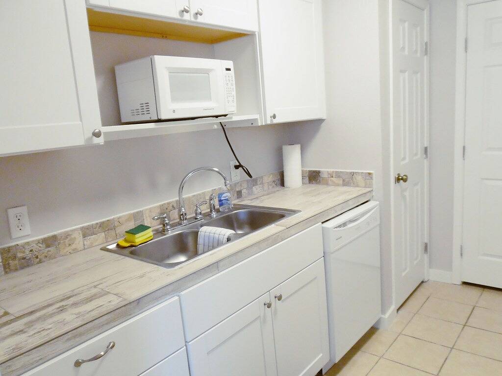 Ganze Wohnung, Wahoo-Viertel!-Fall Preise! Gehen Sie zum Strand! 1 Br, umzäunten gemeinsamen Hof für Hunde in Port Aransas, Mustang Island