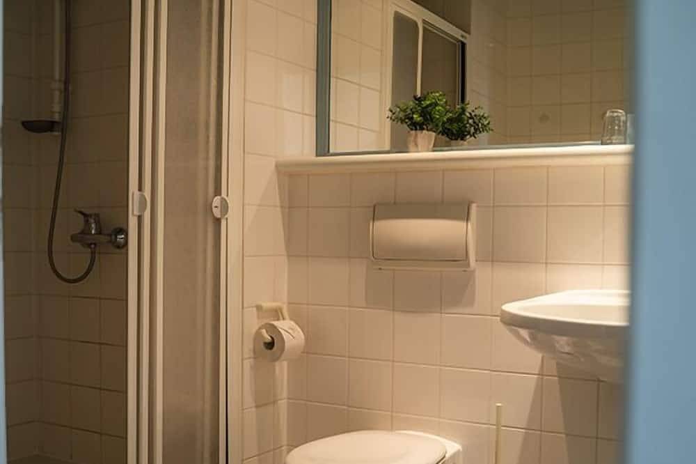 Ganze Wohnung, Ferienwohnung mit Balkon und Blick in den Garten in Bad Birnbach, Bayerische Golf und Thermenland