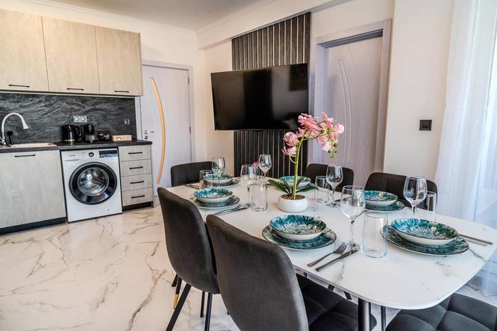 Ferienwohnung für 6 Personen, mit Balkon und Terrasse sowie Garten und Ausblick