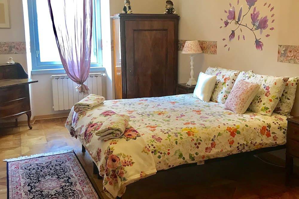 Apartamento entero, Apartamento de lujo en zona peatonal. Cines y un rincón de la historia. in Trieste, Carso