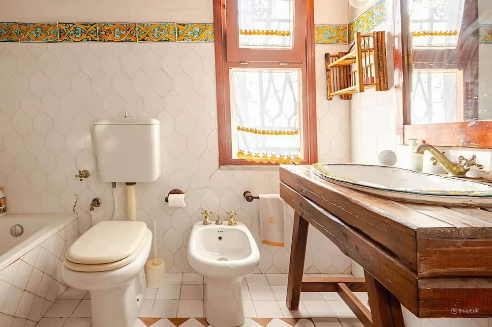 Elegant residence on the rocks with exclusive sea views in Altavilla Milicia, Palermo Province