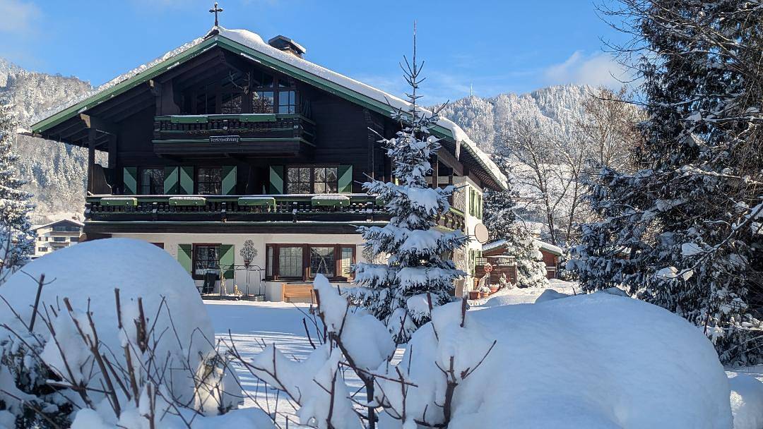 Ganze Ferienwohnung, Chalet Dr. Datz - Dachgeschoss-Ferienwohnung, 120qm, mit West-Balkon und herrlicher Aussicht in Reit im Winkl, Bayerische Alpen