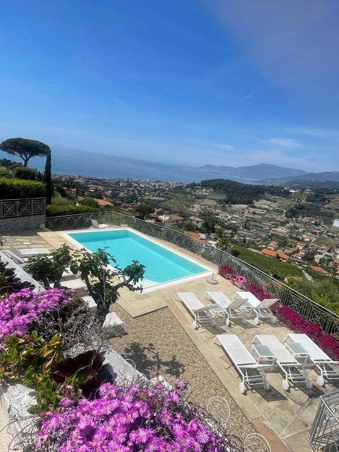 Villa Gaia - Luxury Villa, pool & wellness rooms in Bordighera, Riviera di Ponente