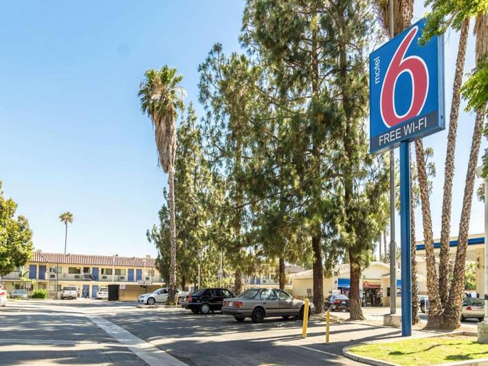 Ganze Wohnung, Sonniges Apartment mit 2 Schlafzimmern (Doppelbetten) | Minikühlschrank in Riverside, Riverside County
