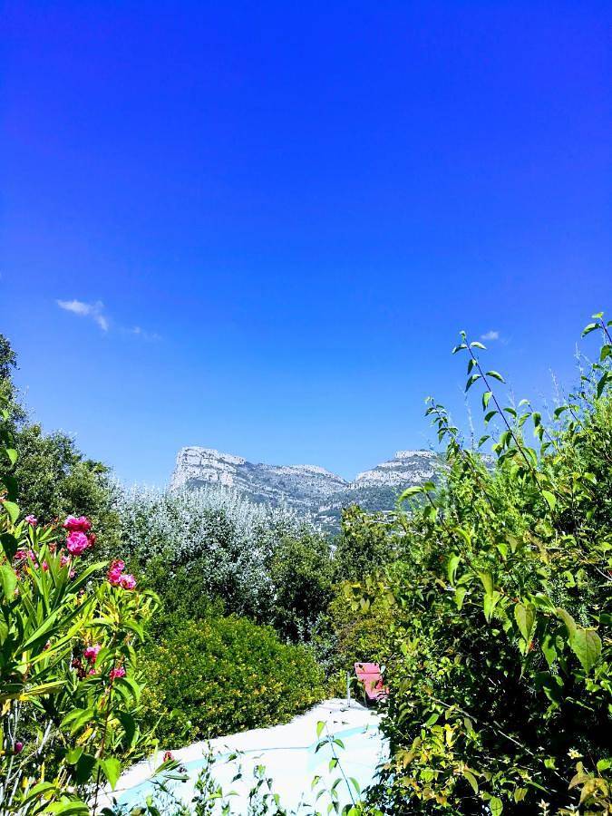 Location de vacances pour 5 personnes, avec vue ainsi que jardin et piscine à La Gaude - 3