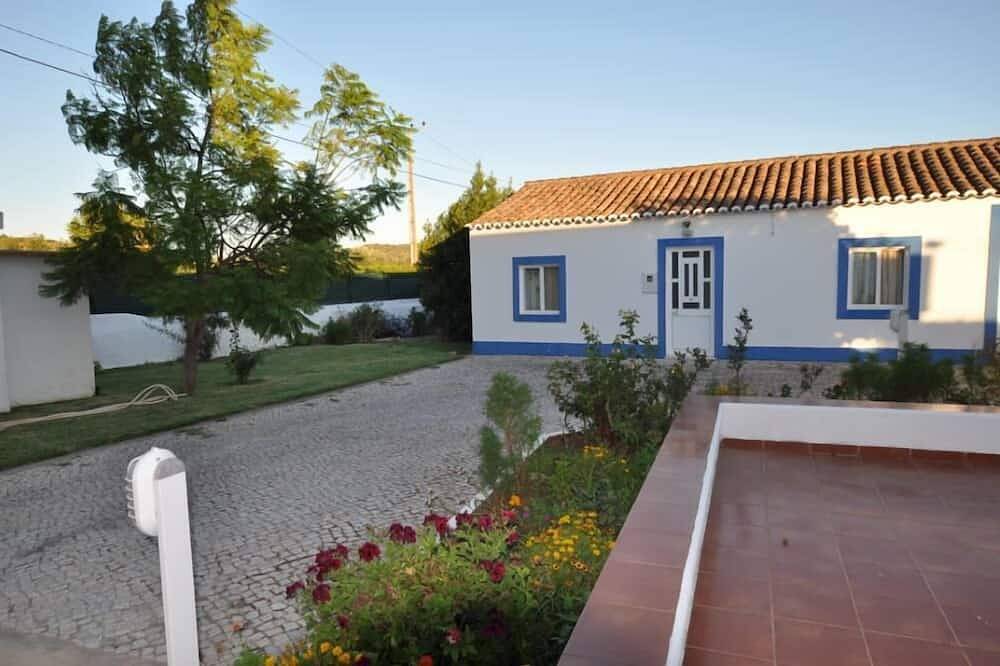 Kleine Villa mit 3 Schlafzimmer, 2 Badezimmer, Wi-Fi, Klimaanlage, Schwimmbad. muitos in Silves, Faro Distrikt