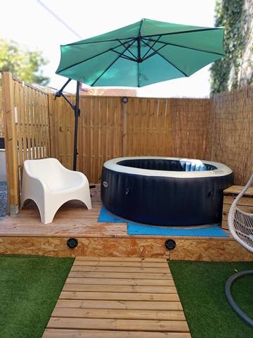 Gîte pour 2 personnes, avec terrasse et vue à Cransac
