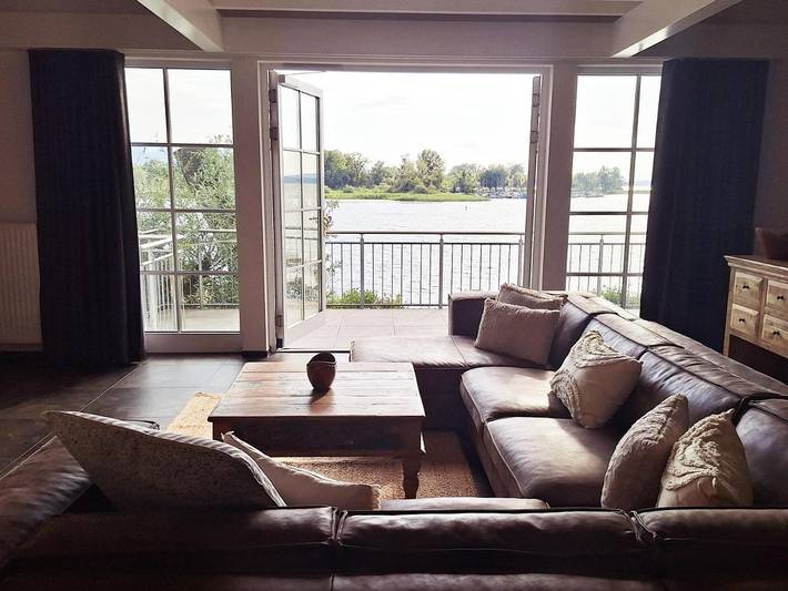 Ferienwohnung für 2 Personen, mit Garten und Seeblick sowie Ausblick, mit Haustier in Übersee