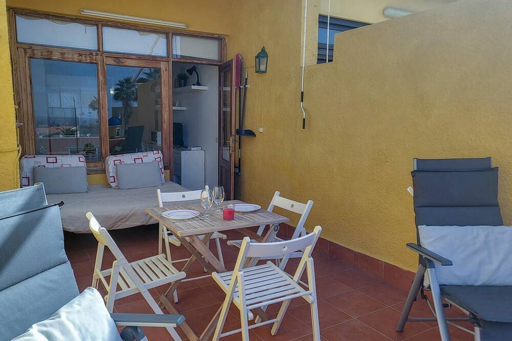 Entire apartment, Terrace, sea view, Wi-Fi, swimming pool, 100 mts. from the beach in Puerto Santiago, Santiago del Teide