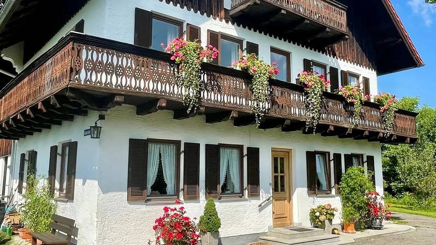 Ferienwohnung für 3 Personen, mit Balkon und Terrasse sowie Garten in Peißenberg