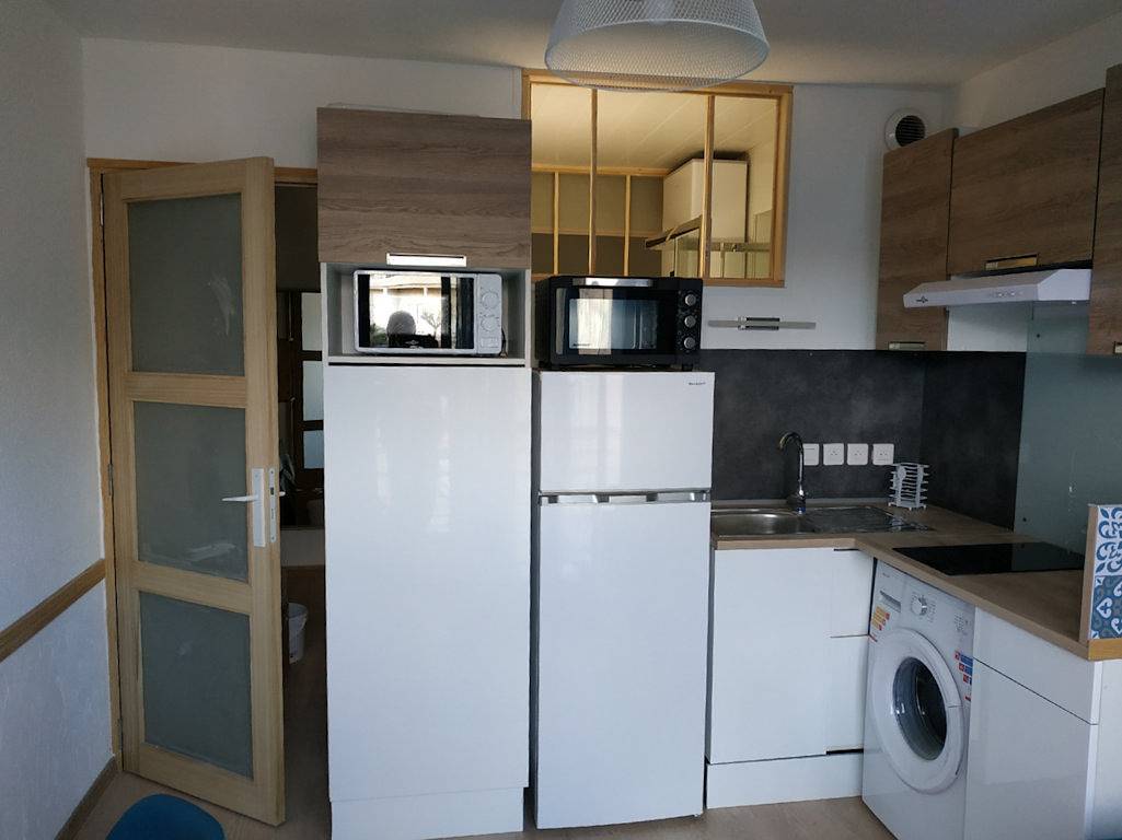 Studio entier, Studio centre ville, coin nuit, neuf in Balaruc-les-Bains, Côte d'Améthyste