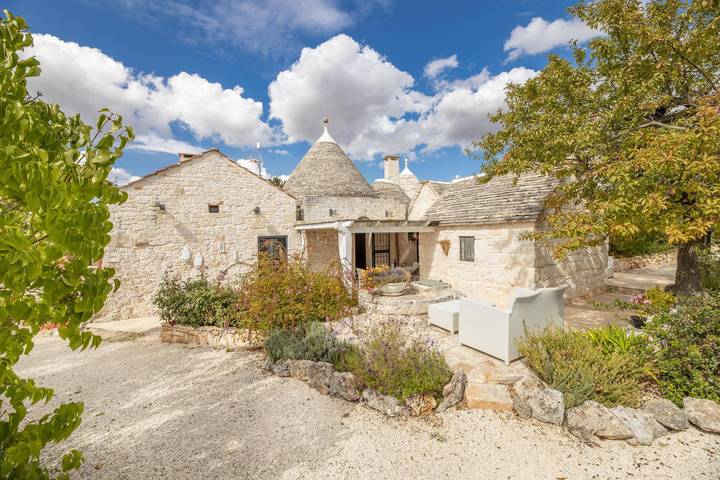 Gîte pour 4 personnes, avec terrasse ainsi que jardin et piscine à Alberobello - 3