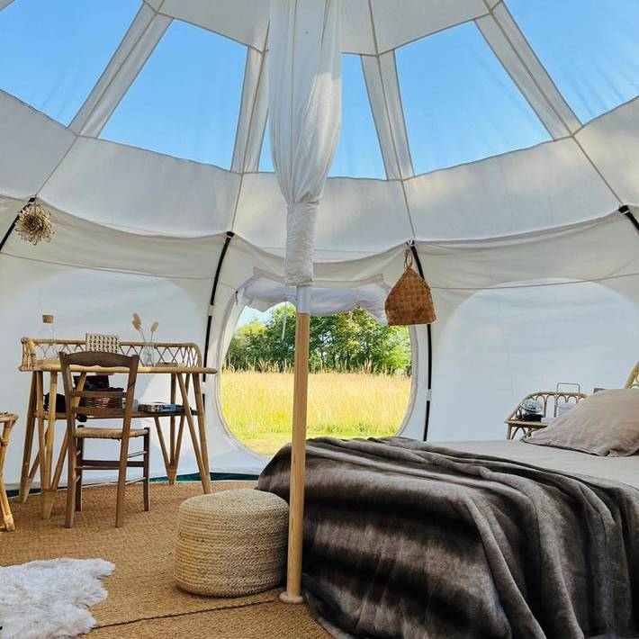 Cottage pour 2 personnes, avec piscine ainsi que vue et jardin à Crozon-sur-Vauvre