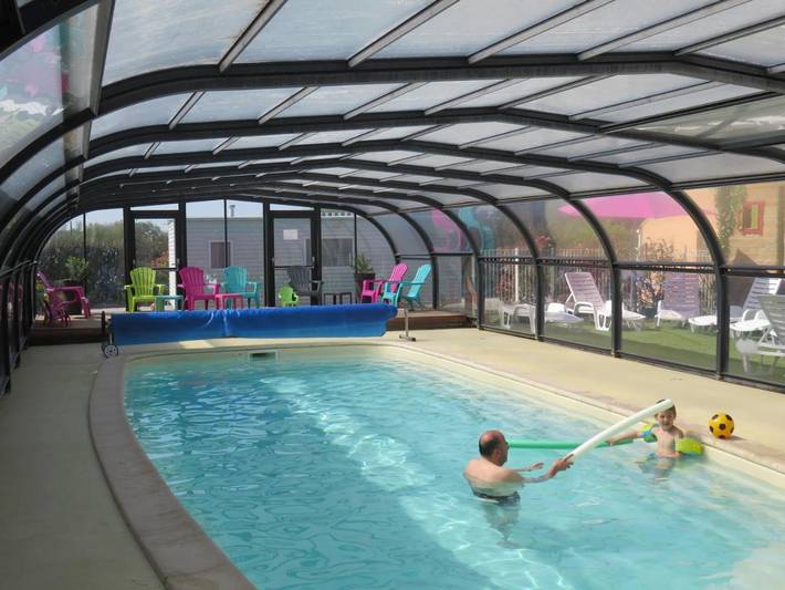 Camping pour 2 personnes, avec terrasse et piscine, animaux acceptés à Sallertaine