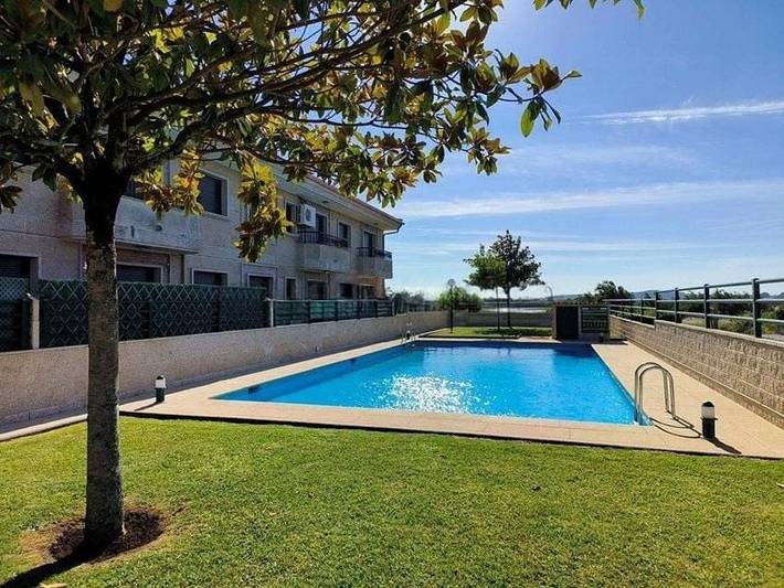 Apartamento de férias para 4 pessoas, com varanda e jardim e ainda vista and piscina em Sanxenxo