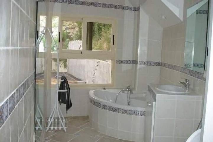 Maison de vacances pour 4 personnes, avec Terrasse ainsi que Jardin et Piscine dans les Alpes maritimes - 3