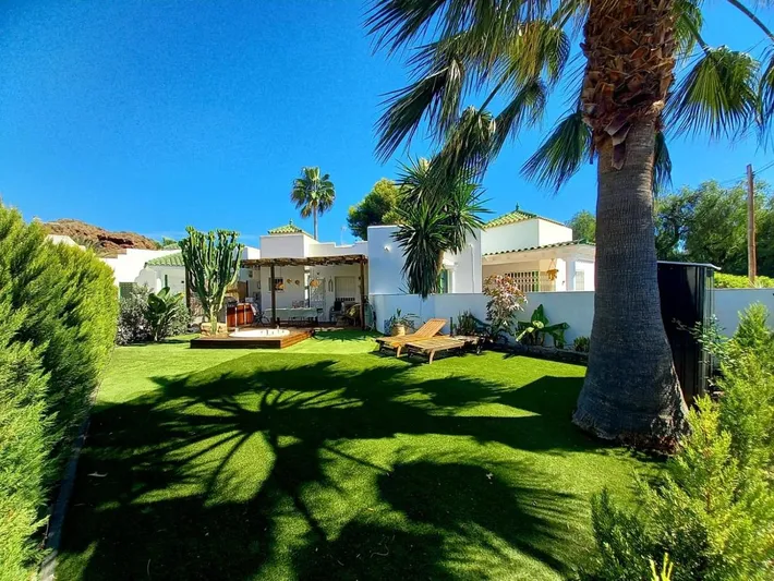Casa de vacaciones para 4 personas, con vistas y jardín - 1