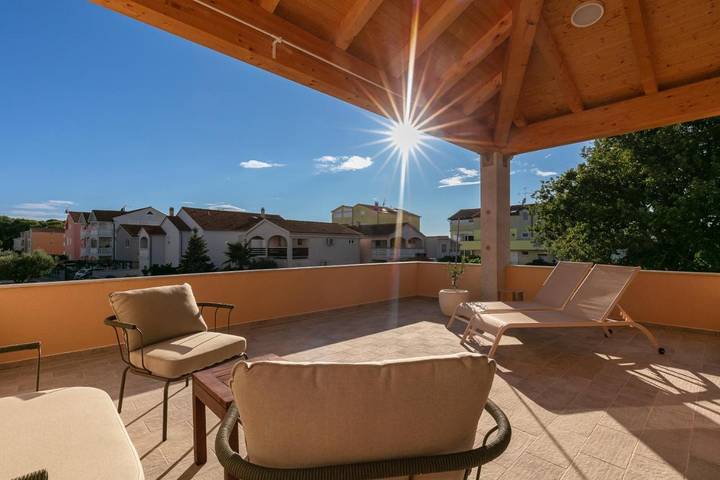 Villa pour 8 personnes, avec jardin ainsi que vue et piscine à Biograd na Moru