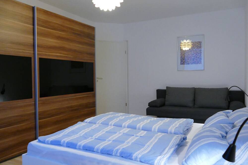 Ganze Wohnung, Modernes, großzügiges Apartment für 1-3 Personen in ruhiger Wohnlage in Aichwald, Landkreis Esslingen