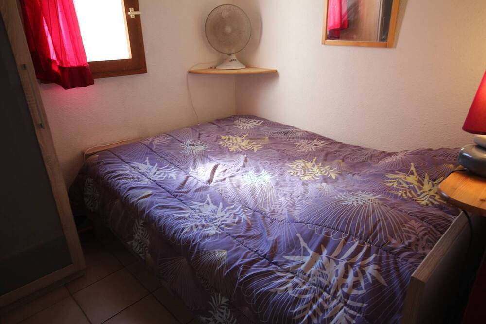 Corner villa for 4 people located in a secured residence with pool, at only 400m from the beach... in Portiragnes Plage, Portiragnes