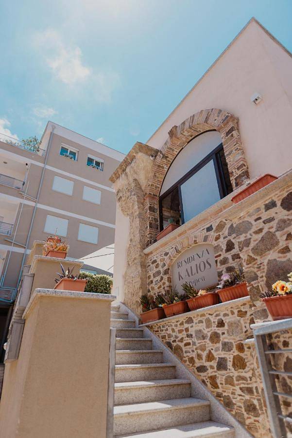 Chambre d’hôte pour 4 personnes, avec piscine ainsi que jardin et vue à Tropea - 2